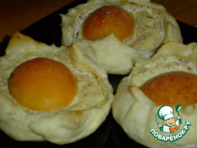 Cottage cheese and apricot puff