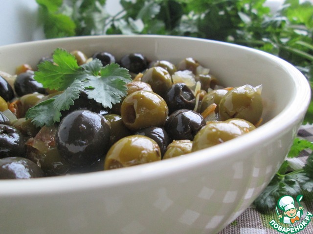 Тёплые маринованные оливки 
