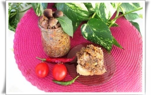 Eggs with mushrooms and nuts