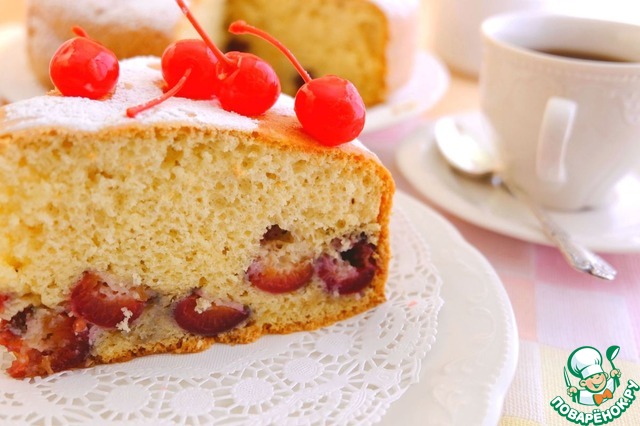 Sponge cake with cherries