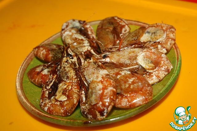 Shrimps fried with soy sauce