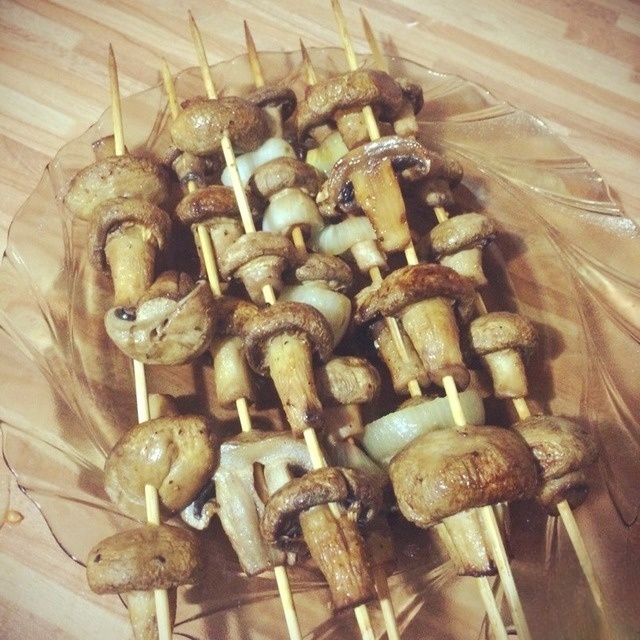 Baked mushrooms skewers
