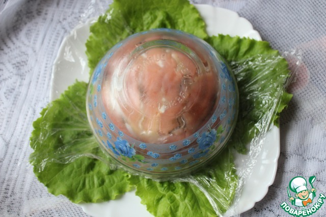 Salad cake made of rice and fish