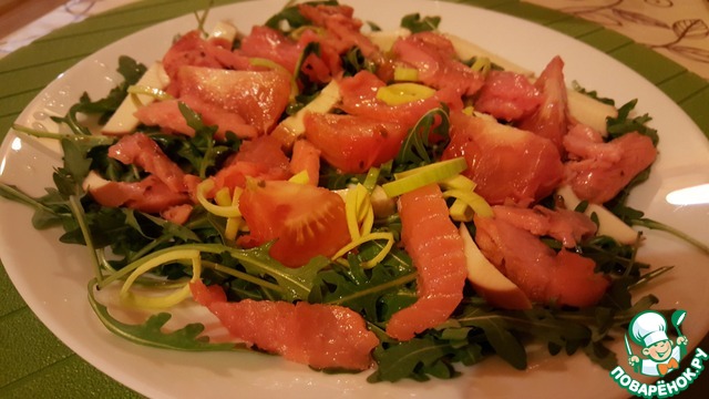 Arugula salad with salmon