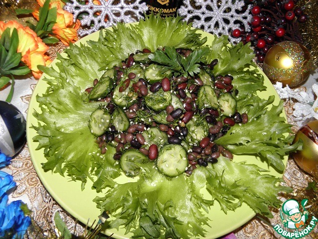 Salad with cucumbers and beans 
