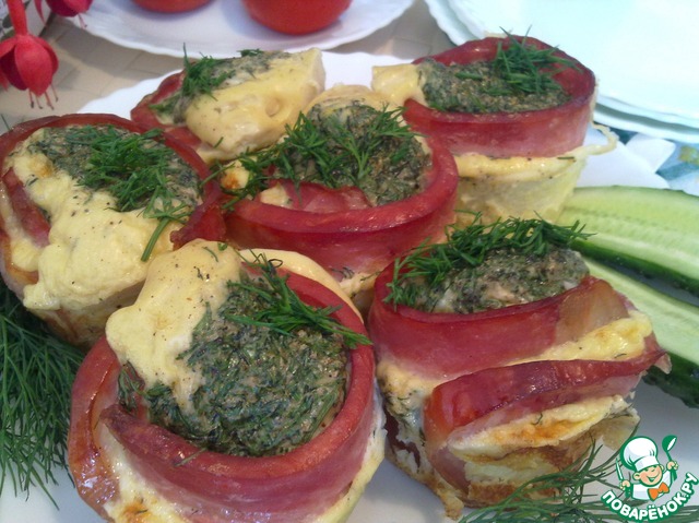 Scrambled eggs in bacon