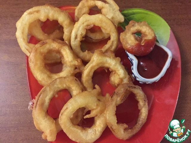 Onion rings in beer batter