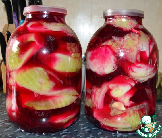 Pickled cabbage with beetroot and mustard