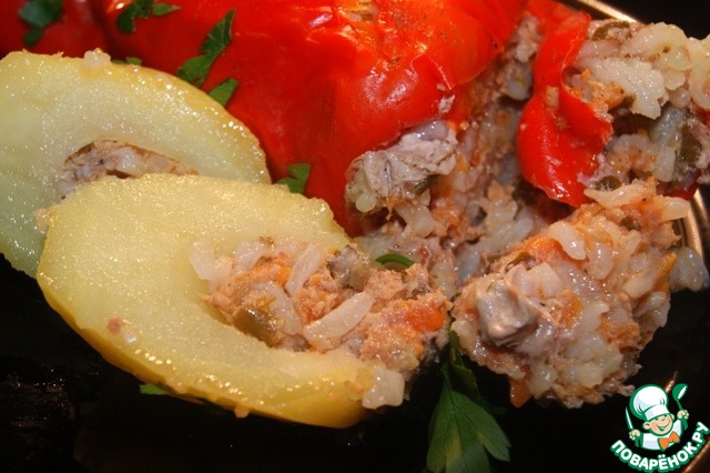 Stuffed pepper with cheese-garlic cream