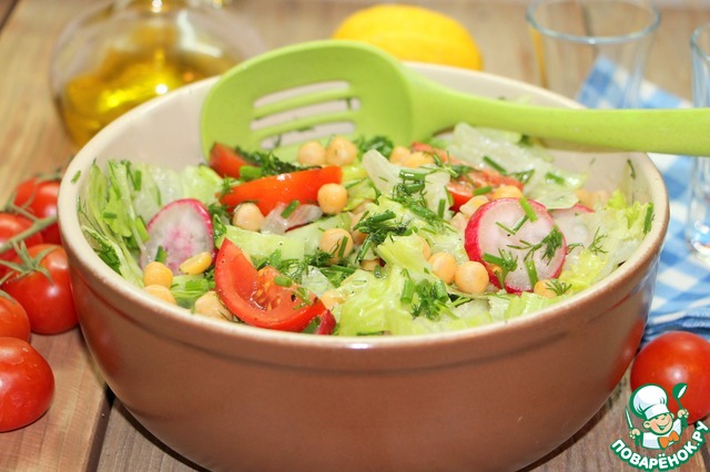 Vegetable salad with chickpeas