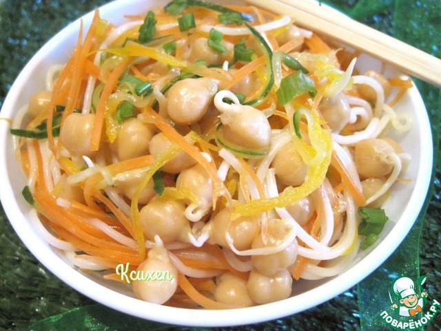 Salad with sprouted chickpeas