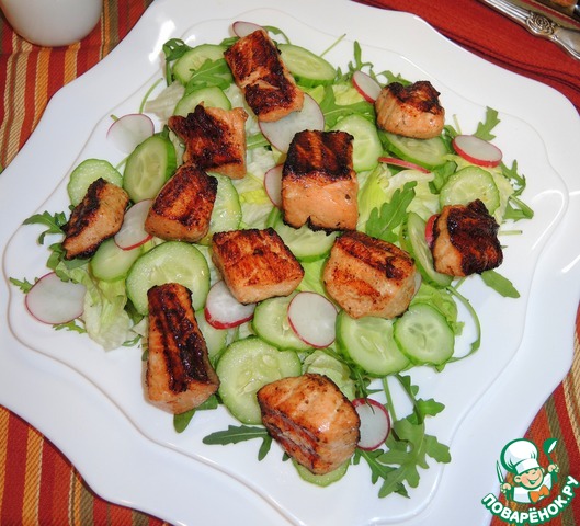 Salmon with green salad