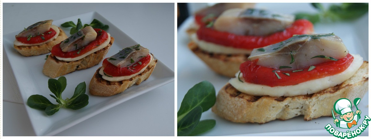 Bruschetta with roasted peppers and slices of herring