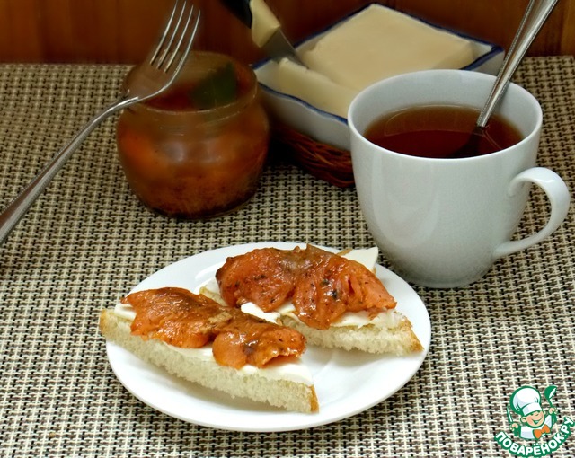 Salmon marinated in tea with tangerines