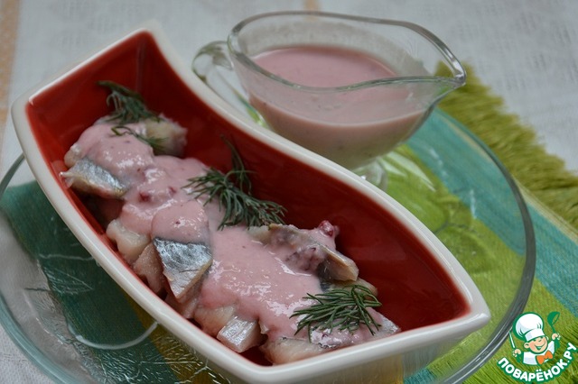 Herring in horseradish sauce and cranberries