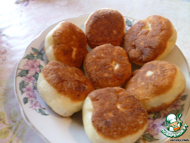 Fried pies stuffed with apples