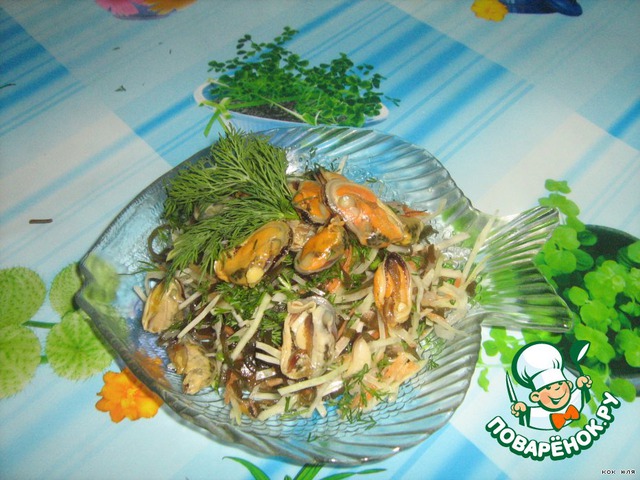 Cabbage-mussel salad