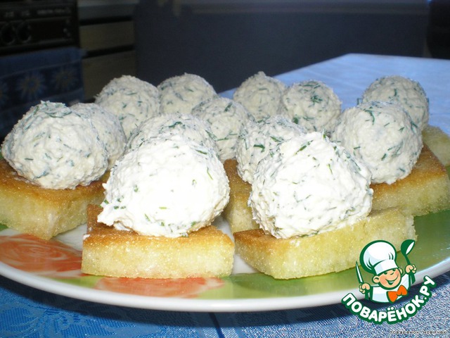Cottage cheese balls on toast