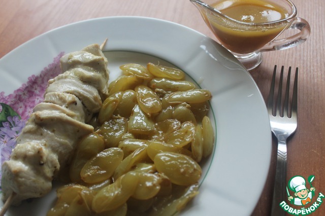 Grape garnish for chicken