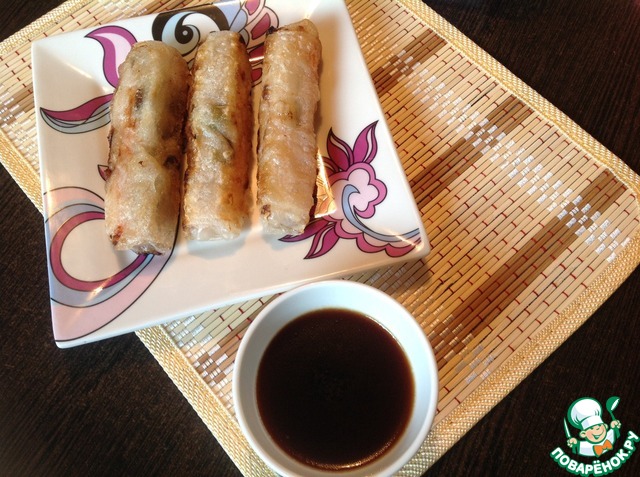 Fried vegetable spring rolls