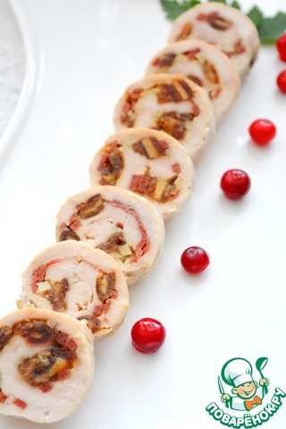 Chicken roulade stuffed with figs and salami