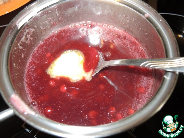 Choux buns with cream of duck with cranberry sauce