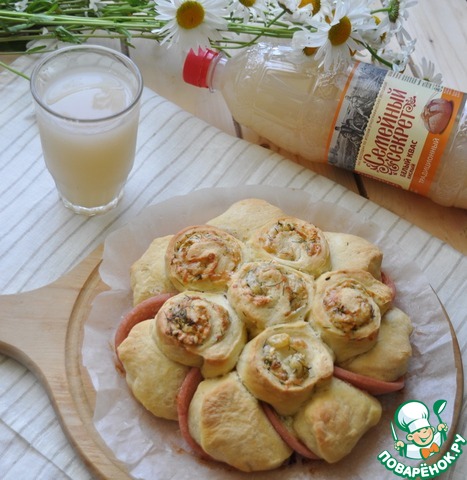 Bread with cheese and sausage 