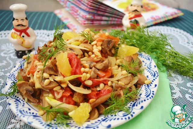 Mushroom salad with sweet peppers