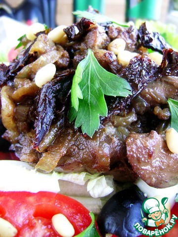 Warm salad with caramelized chicken livers