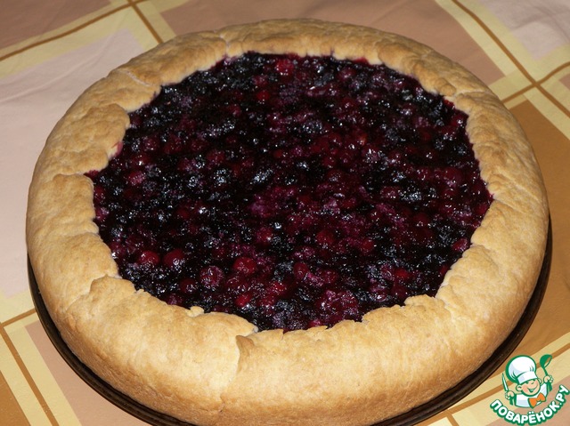 Pie with berries