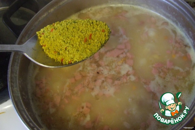 Pea soup with smoked meat