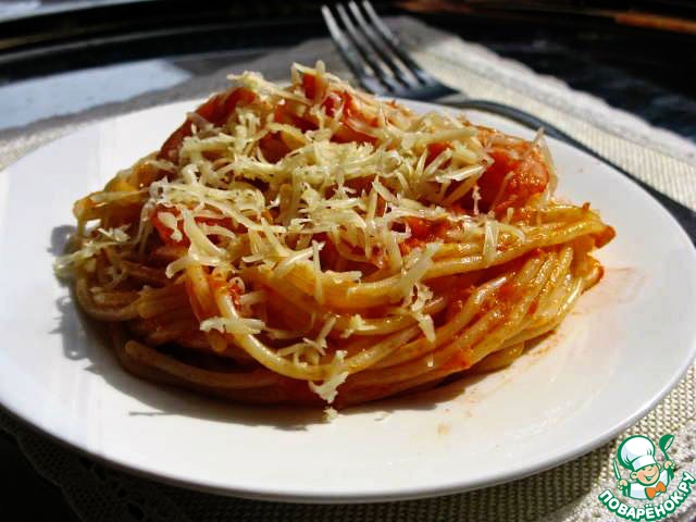Spaghetti with marinara sauce