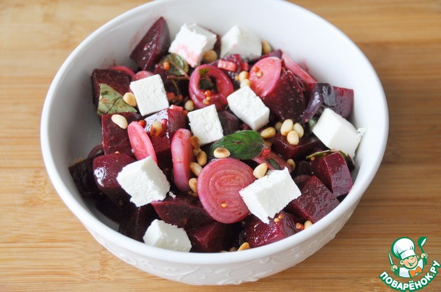 Appetizer of pickled beetroot with feta