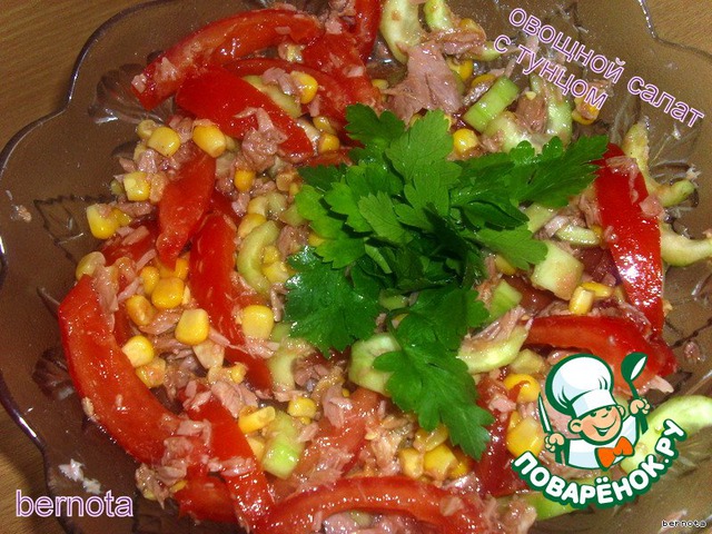 Vegetable salad with tuna