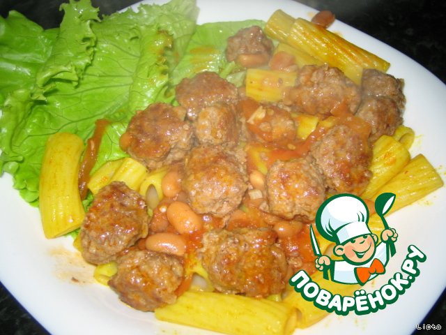 Meatballs with tomato sauce and pasta