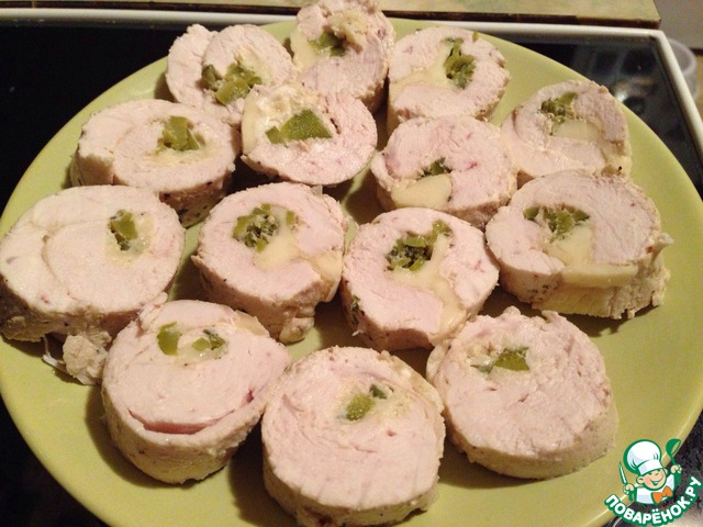 Diet chicken rolls with cheese and gherkins