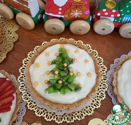 Nut baskets with pudding and fruit