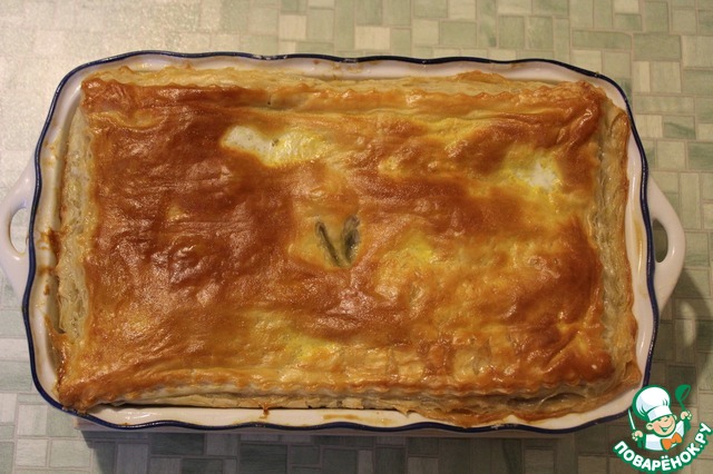 A pie with pork and mushrooms