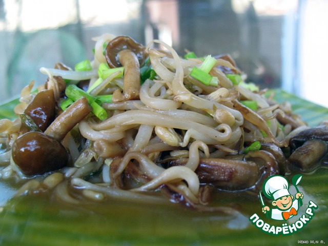 Soy sprouts with mushrooms