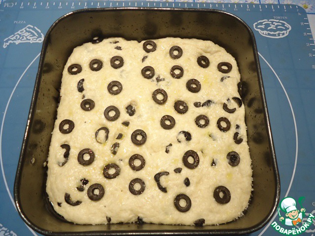 Vegetable flatbread with olives