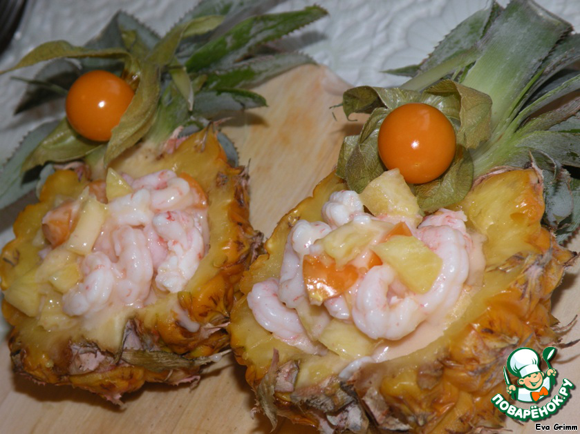 Warm prawn cocktail with pineapple