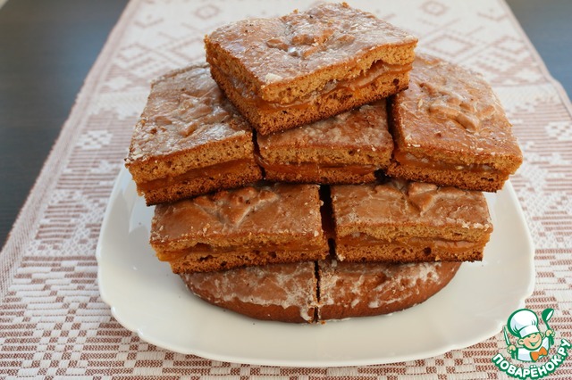 Tula gingerbread with jam made of cloudberries