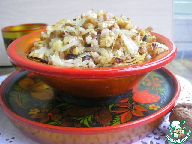 Buckwheat porridge with nuts