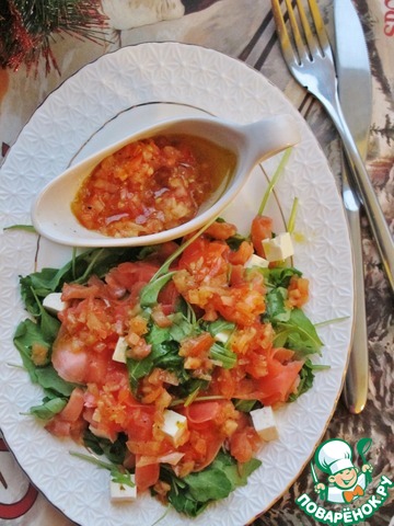 Salad with arugula, salmon and ginger