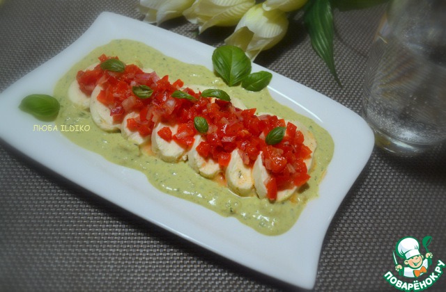 Mozzarella with salad of peppers and pesto