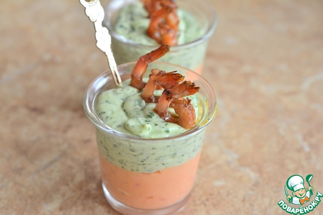 Appetizer of shrimp with colorful dip