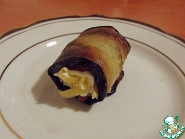 Eggplant rolls stuffed with vegetables and cheese