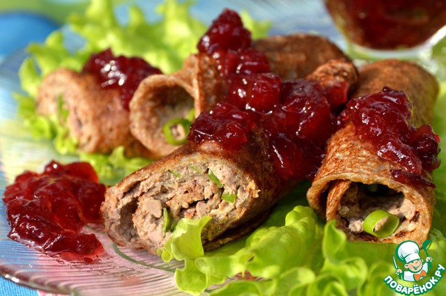 Diet pancakes from bran liver and cranberry sauce D arbo