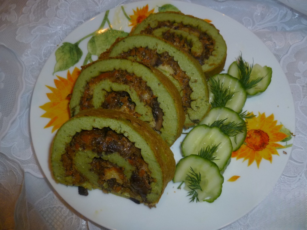 Meatloaf with broccoli and mushrooms
