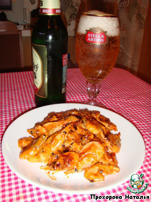 Fried shrimps in white and red sauce
